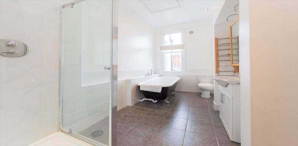			3 Bedroom, 1 bath, 1 reception Flat			 Mill Lane, West Hampstead, WEST HAMPSTEAD